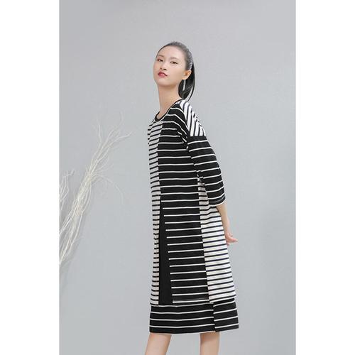 莉佳麗中長(zhǎng)款沙灘裙高品質(zhì)女裝甄妍服裝產(chǎn)品批發(fā)