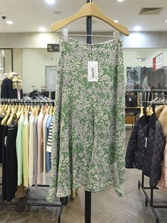 服裝商場(chǎng)實(shí)拍圖庫(kù)_全球服裝零售批發(fā)市場(chǎng)實(shí)拍_服裝展會(huì)實(shí)拍